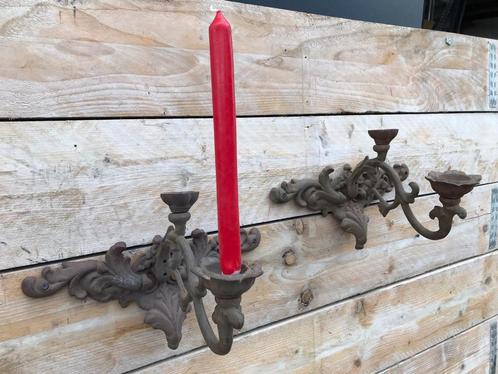 Grote Dubbele gietijzeren wandkandelaar met patina, Huis en Inrichting, Woonaccessoires | Kandelaars en Kaarsen, Zo goed als nieuw