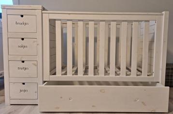 Babybed met Airgosafe topper beschikbaar voor biedingen