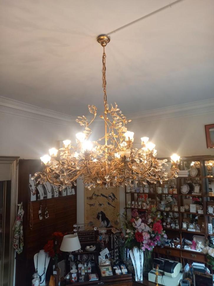 Elegante vergulde kroonluchter met kristallen, volledig werk, Huis en Inrichting, Lampen | Kroonluchters, Metaal, Ophalen