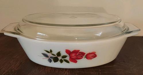 Plat pyrex vintage avec couvercle, Maison & Meubles, Cuisine | Casseroles & Poêles, Comme neuf, Enlèvement