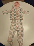Jasje + broekje met voetjes maat 68, Enfants & Bébés, Vêtements de bébé | Taille 68, Enlèvement, Comme neuf, Fille, Costume
