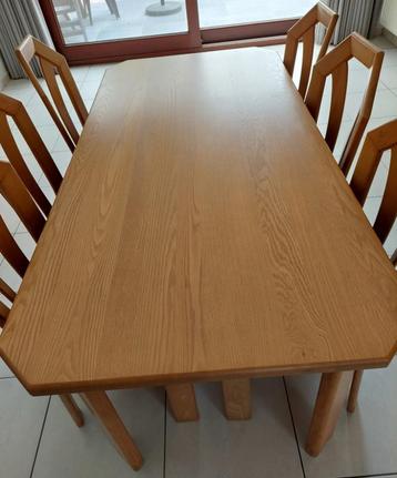 Eiken eettafel beschikbaar voor biedingen