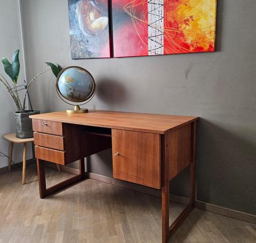 Vintage bureau , Deens design, 1960s, U-frame, Huis en Inrichting, Bureaus, Bureau, Ophalen