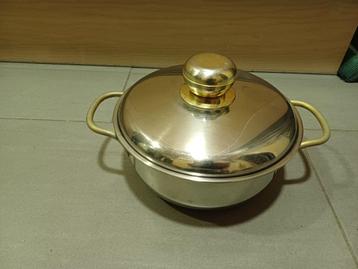 kookpot 22 cm diameter en steelpan 15 cm  prijs is v de 2  beschikbaar voor biedingen