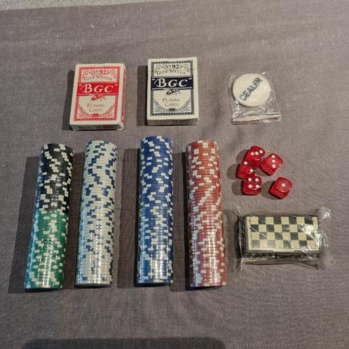 Tinnen doos met 7 spelletjes - Jetons - Teerlingen - Kaartsp, Hobby en Vrije tijd, Gezelschapsspellen | Bordspellen, Zo goed als nieuw