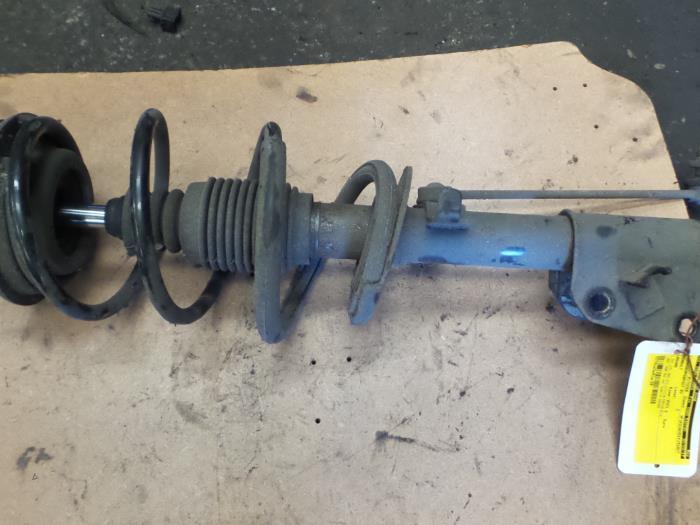 Schokdemperpoot rechts-voor van een Renault Laguna, Auto-onderdelen, Ophanging en Onderstel, Renault, Gebruikt, 3 maanden garantie