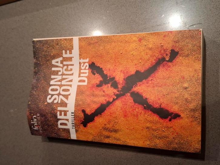 9782070465088 Sonja Delzongle Dust, Boeken, Fantasy, Zo goed als nieuw, Ophalen of Verzenden