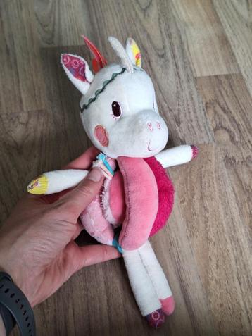 Rammelaar lilliputiens eenhoorn beschikbaar voor biedingen