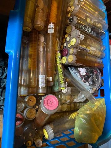 boutons vintage beschikbaar voor biedingen