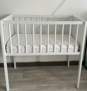 Baby bedje beschikbaar voor biedingen