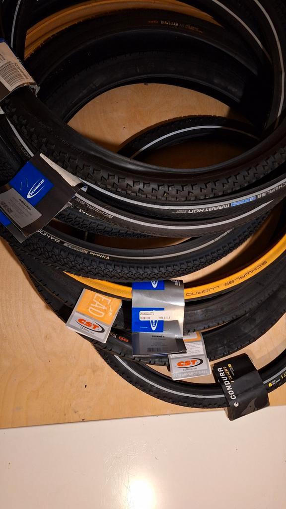 10 (4 sets + 2 los) nieuwe buitenbanden prijs was +200 euro, Fietsen en Brommers, Fietsaccessoires | Overige Fietsaccessoires