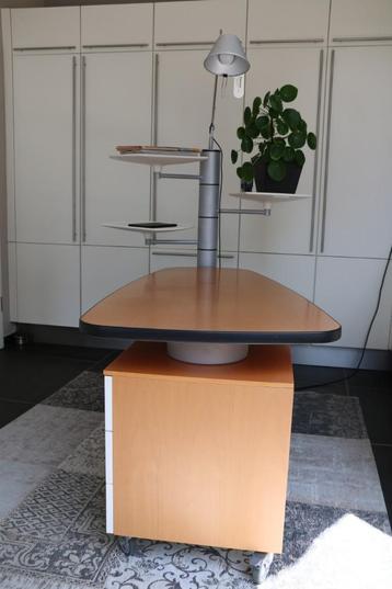 bureau beschikbaar voor biedingen