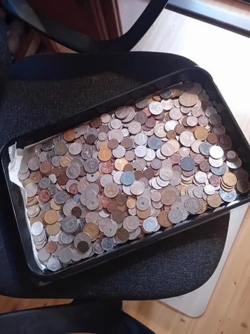 Mooie oude en hedendaagse munten over de gehele wereld.  beschikbaar voor biedingen
