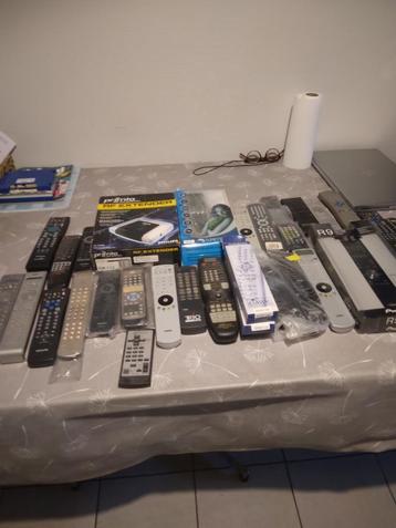 Afstandsbedieningen Remotecontrols beschikbaar voor biedingen