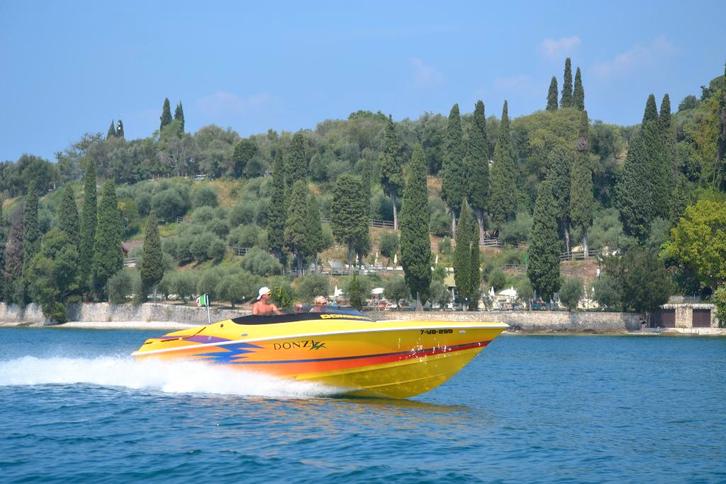 Unieke Donzi 26 zx 525 Mercury Racing incl. trailer TOPSTAAT, Watersport en Boten, Speedboten, Zo goed als nieuw, 6 meter of meer