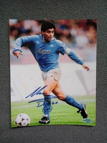 Origineel met de hand gesigneerde foto's van Maradona beschikbaar voor biedingen