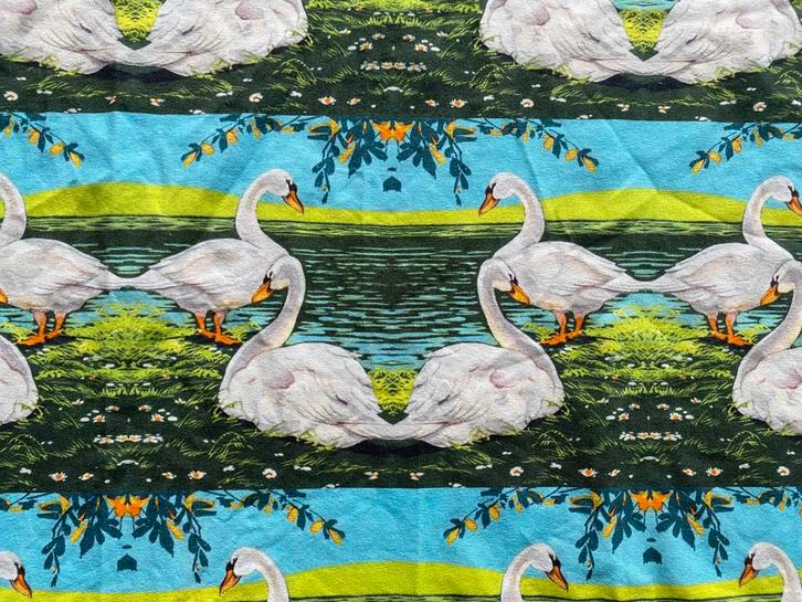 Mooie tricot met zwanen van De Melkbrigade, Hobby & Loisirs créatifs, Tissus & Chiffons, Comme neuf, Autres matériaux, 30 à 120 cm