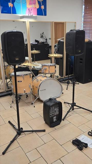 Supercompact 6-kanaals mengpaneel, versterker, speakers, mic beschikbaar voor biedingen