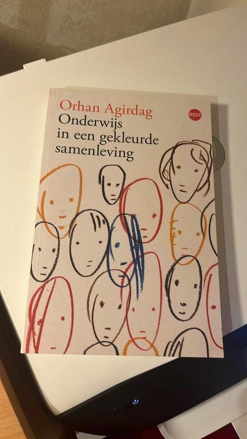 Orhan Agirdag - Onderwijs in een gekleurde samenleving, Boeken, Wetenschap, Zo goed als nieuw, Ophalen of Verzenden