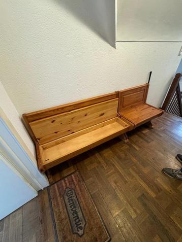 Zitbank met opbergruimte beschikbaar voor biedingen