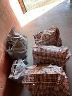 Zakken vol dameskleding, Ophalen, Gedragen