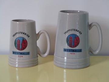 Deux anciennes chopes à bière Westmalle Trappist