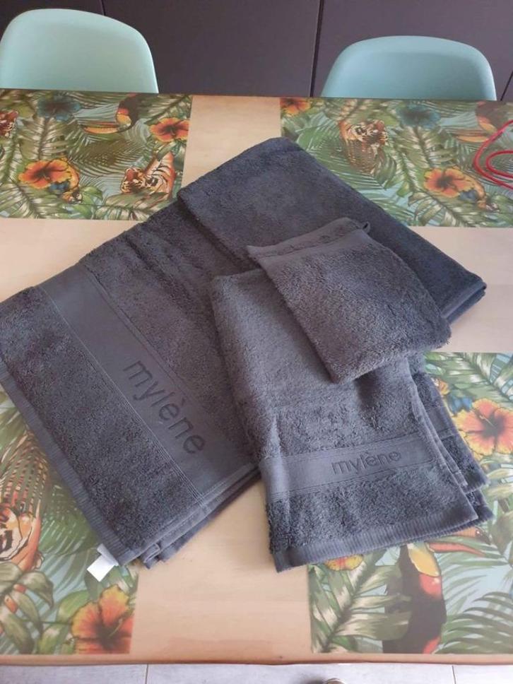 Mylene home & interieur badlinnenset antraciet 3 stuks nieuw, Huis en Inrichting, Badkamer | Badtextiel en Accessoires, Nieuw