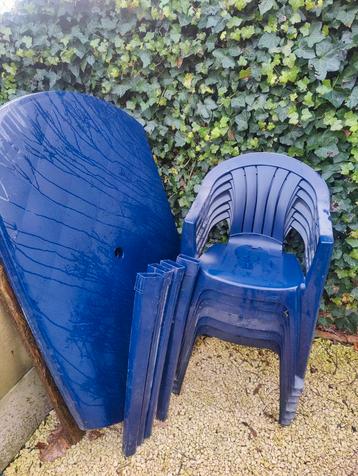 Tuintafel met 6 stoelen beschikbaar voor biedingen