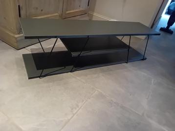 tv meubel of salontafel industrieel ontwerp