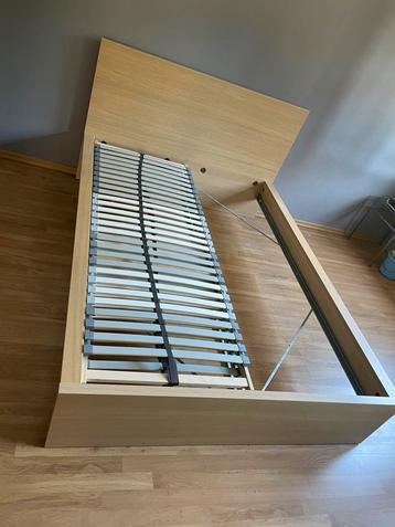 Bedframe + lattenbodem beschikbaar voor biedingen