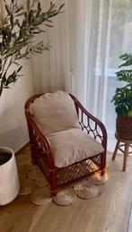 Karaktervolle rotan fauteuil met handgemaakte kussenhoes, Huis en Inrichting, Ophalen, Gebruikt