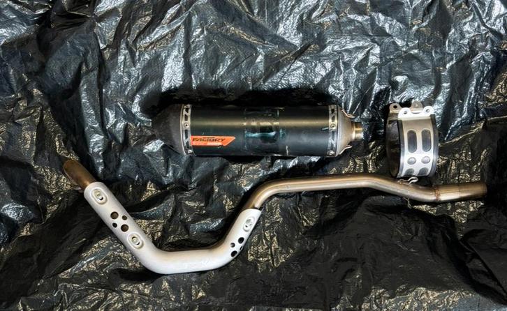 YCF Bigy système d'échappement complet 150€ négociable, Motoren, Onderdelen | Merk-onafhankelijk, Verzenden