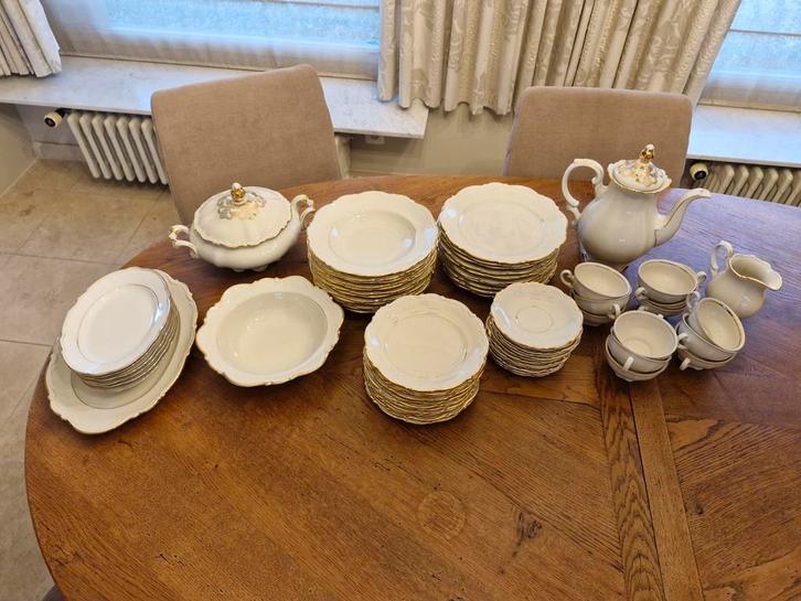 Prachtig 12-delig porseleinen servies met gouden randen, Antiek en Kunst, Antiek | Servies compleet, Ophalen