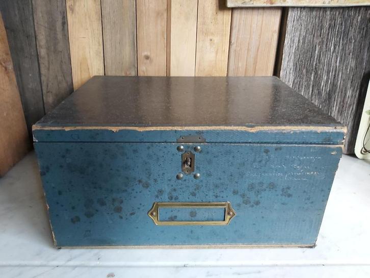 Leuke oude hard kartonnen archiefdoos met klepje, Antiek en Kunst, Curiosa en Brocante, Ophalen of Verzenden