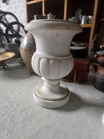 Vase en marbre ancien, Enlèvement