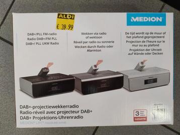 Wekkerradio met projector  beschikbaar voor biedingen