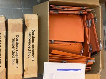 Dossiers suspendus avec embouts plastique ou métal – NEUFS beschikbaar voor biedingen