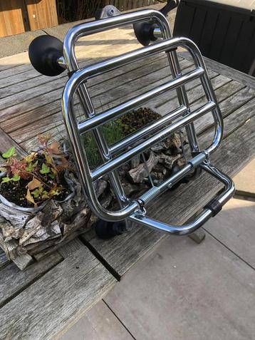 Vespa gts. Gtv . Voorklapdrager origineel beschikbaar voor biedingen