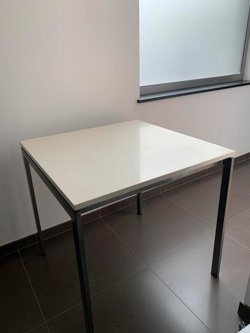 Tafel 75x75 beschikbaar voor biedingen