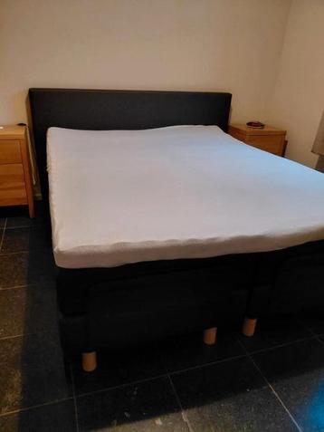 Elektrische boxspring beschikbaar voor biedingen