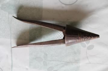 Uitlopende pincet beschikbaar voor biedingen