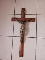 Ancienne croix en bois avec Christ en métal, Antiquités & Art, Antiquités | Objets religieux, Enlèvement