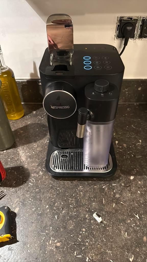 Nespresso Gran lattissima zwart, Elektronische apparatuur, Koffiezetapparaten, Zo goed als nieuw, Ophalen