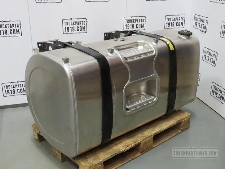 Volvo 21335679 Brandstoftank + steunen 550L, Auto-onderdelen, Vrachtwagen-onderdelen, Volvo, Brandstofsystemen, Gebruikt, Ophalen