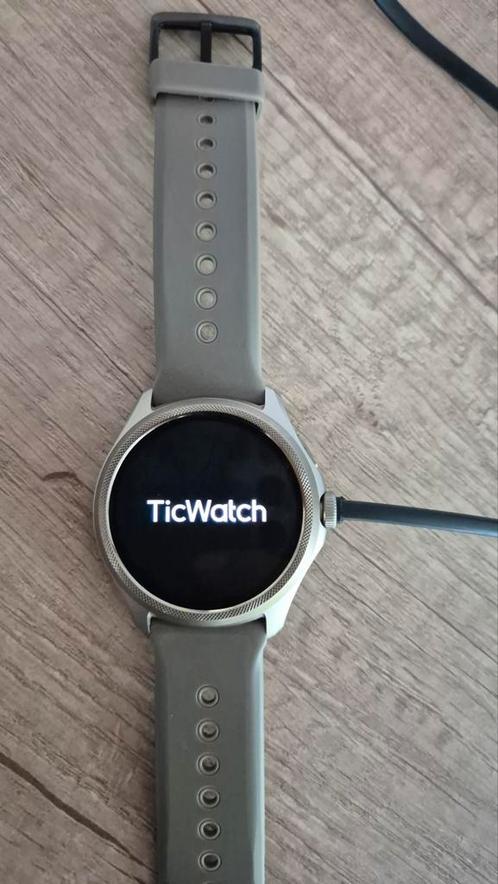 Mobvoi TicWatch Pro5 Sandstone, Handtassen en Accessoires, Smartwatches, Zo goed als nieuw, Android, Ophalen