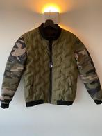 Camouflage bomber jacket, Motos