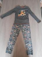 Kaki pyjama met dino print op Hema 134/140, Enfants & Bébés, Vêtements enfant | Taille 134, Comme neuf, Vêtements de nuit ou Sous-vêtements