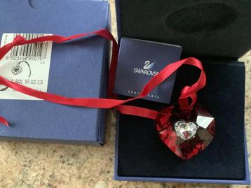 Swarovski rood hart beschikbaar voor biedingen