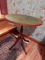 Ovalen bijzettafel op centrale poot in mahonie, Ophalen