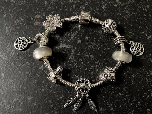 Superbe bracelet attrape-rêves, ange et fleur, NOUVEAU, Bijoux, Sacs & Beauté, Bracelets, Neuf, Avec bracelets à breloques ou perles